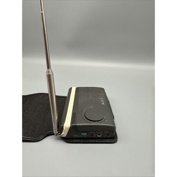 Sony ICF SW100 World Band Receiver FM AM LW SW SSB Radio w Case Manual - Picture 4 of 13